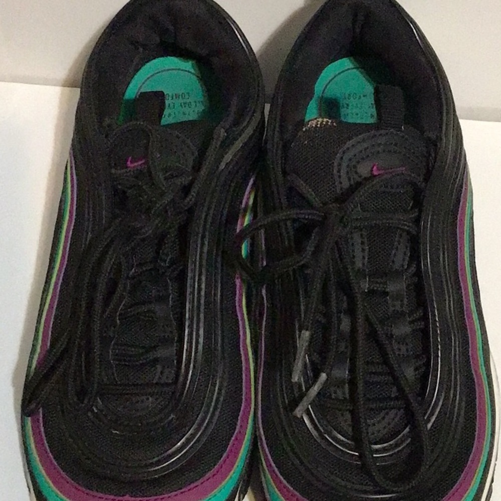 Air Max - Picture 3 of 4